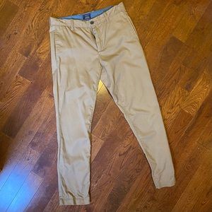 Gap Wrinkle Resistant Slim Khaki